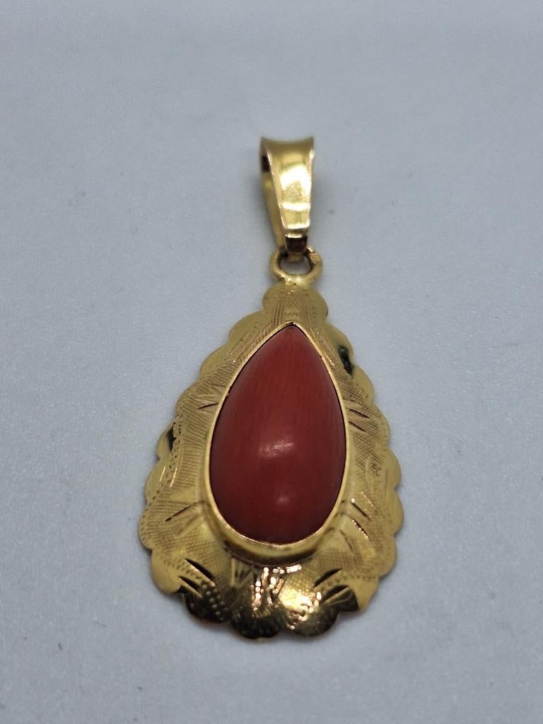Gouden hanger met bloedkoraal 585, Ophalen of Verzenden, Zo goed als nieuw, Goud, Goud