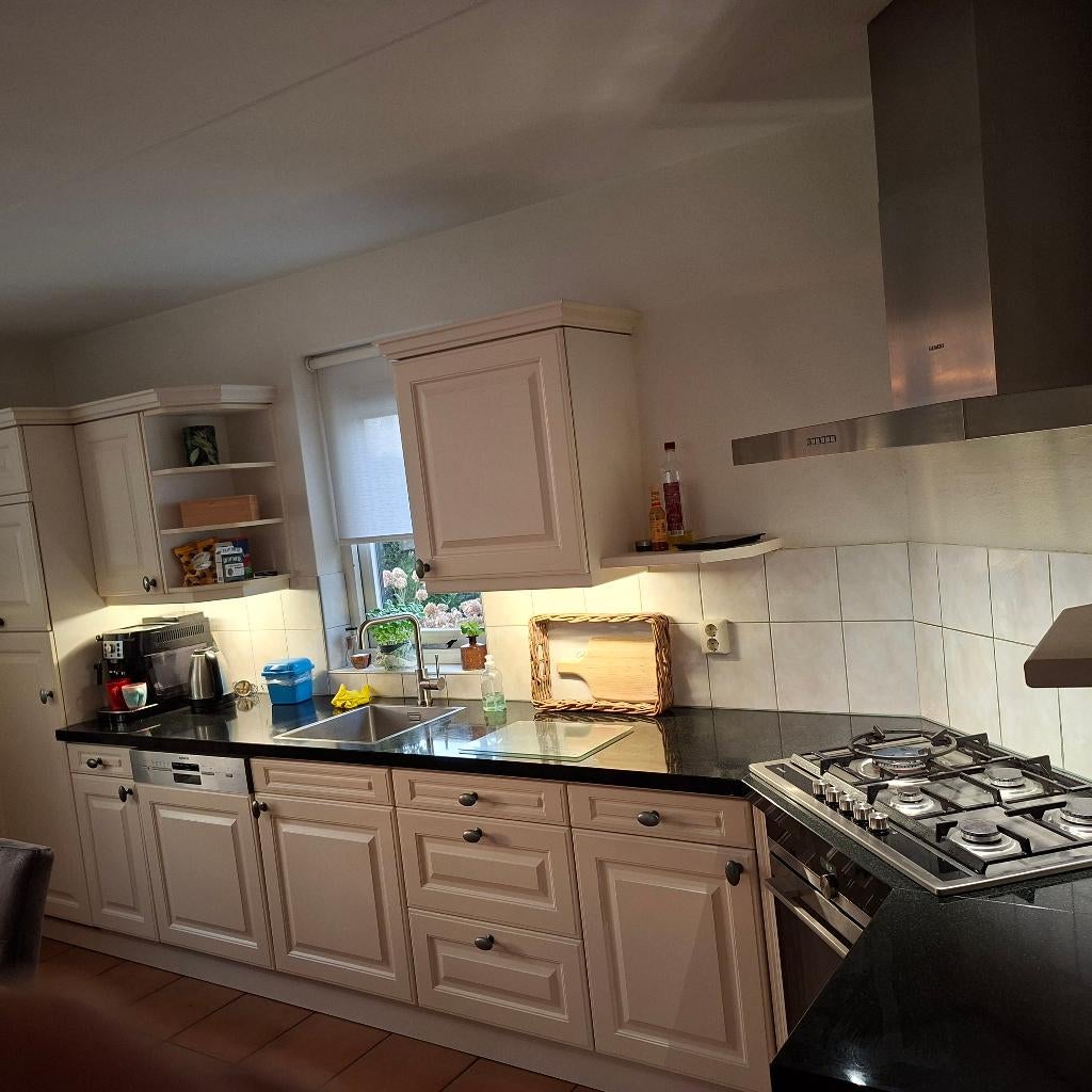 Zeer nette, complete landelijke keuken Pronorm kwaliteit, Ophalen, Gebruikt, Hoekkeuken, Graniet of Steen