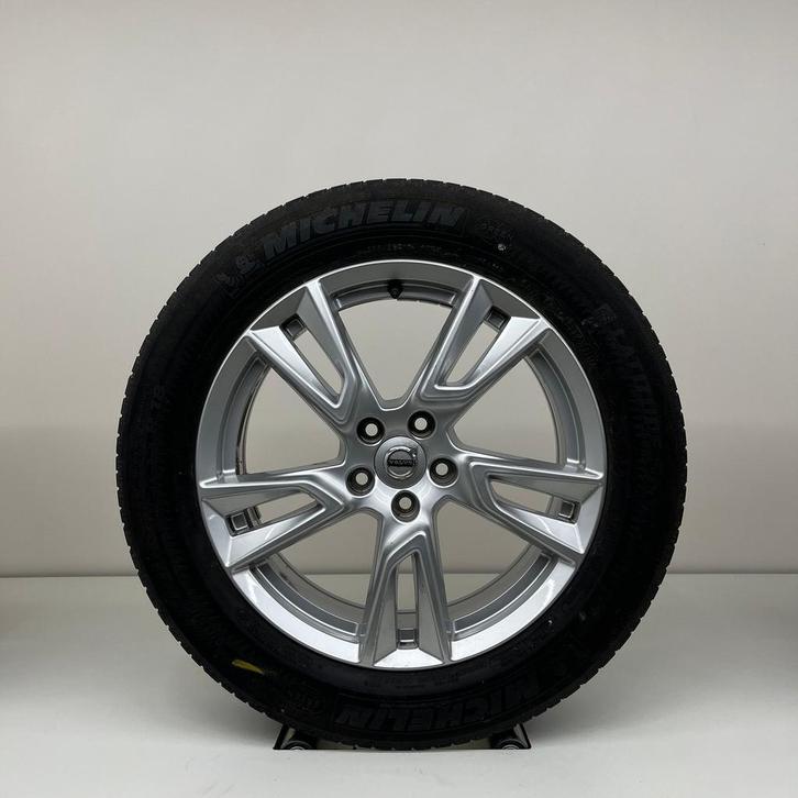 Volvo XC40 - 18 inch - zomerbanden, Auto-onderdelen, Banden en Velgen, Banden en Velgen, Zomerbanden, 18 inch, 235 mm, Personenwagen