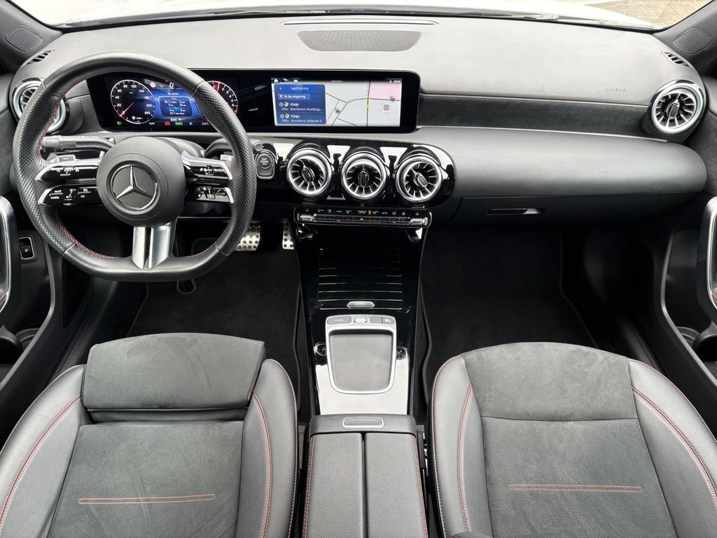 Mercedes-Benz A-klasse 250 e AMG Line Design Plug-in Automaa, Stof, 4 cilinders, 16 kWh, Parkeerassistent