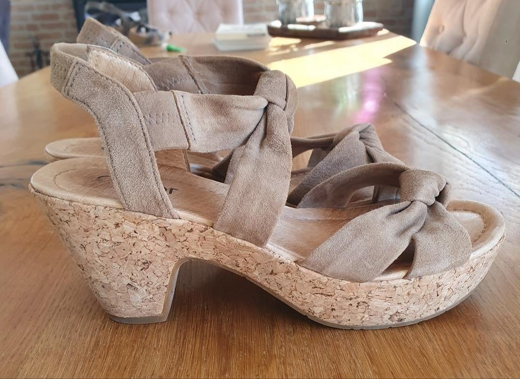Gabor sandalen maat 6,5 (39) beige suède, Kleding | Dames, Schoenen, Ophalen of Verzenden, Zo goed als nieuw, Beige, Sandalen of Muiltjes