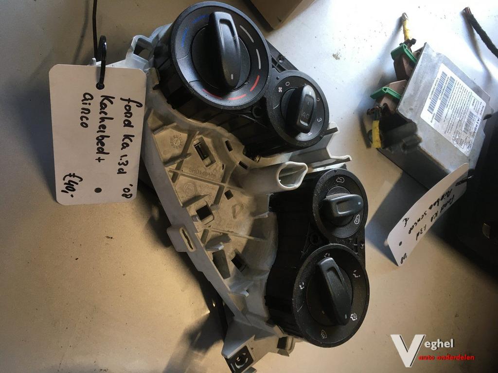 Ford Ka 2008 Kachelbedieningspaneel met airco