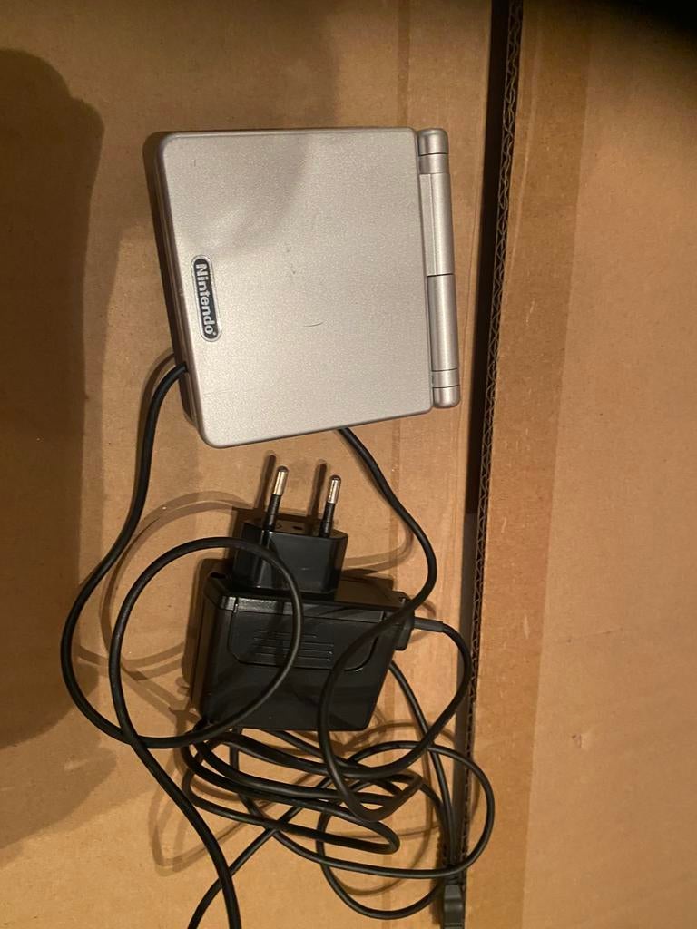Nintendo advance sp, Spelcomputers en Games, Spelcomputers | Nintendo DS, Ophalen of Verzenden, Zo goed als nieuw, Zwart, DS Lite