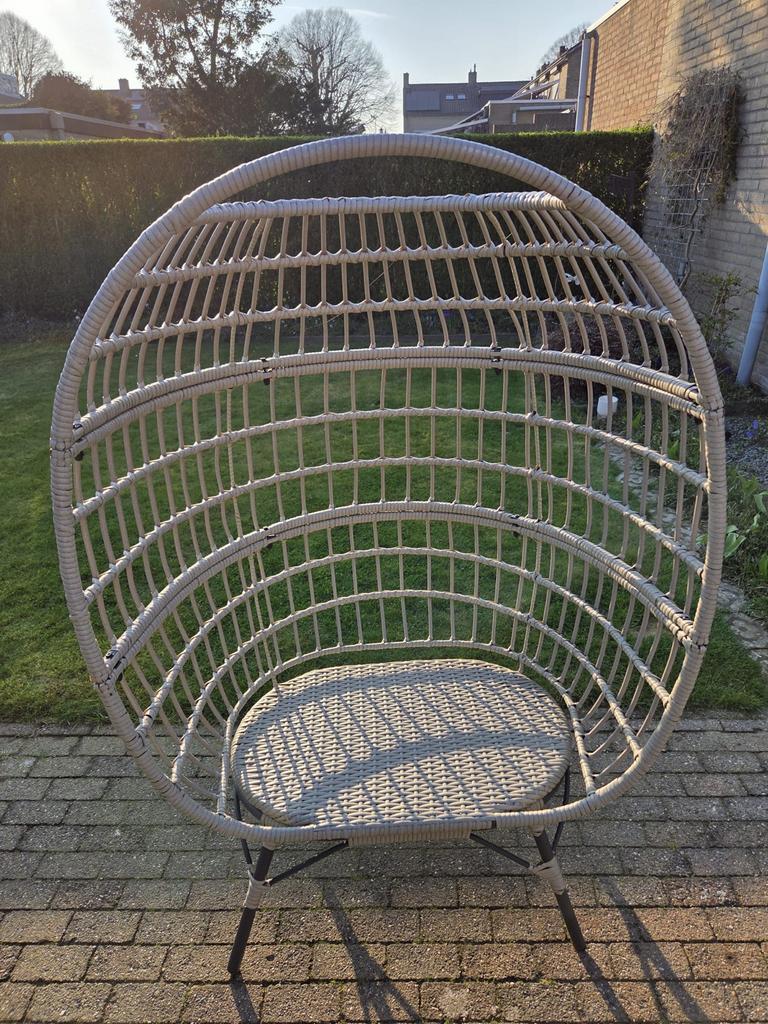 Rotan/kunststof lounge stoel (egg chair-stijl), Tuin en Terras, Tuinstoelen, Ophalen, Gebruikt, Rotan