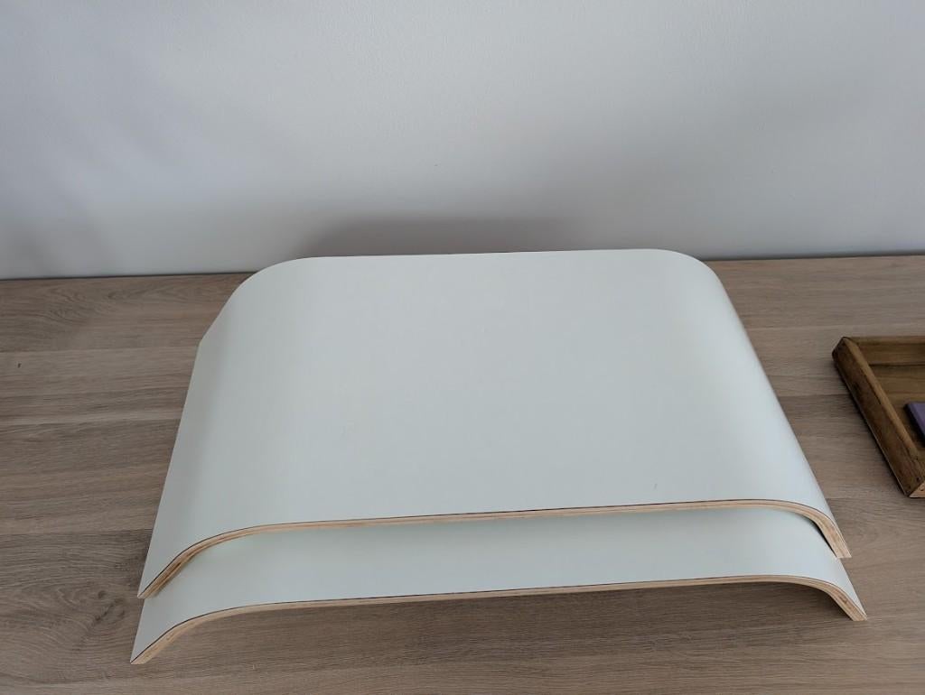2x IKEA SIGFINN Monitorstandaard / Schermverhoger - Wit, Computers en Software, Laptopstandaarden, Ophalen, Zo goed als nieuw