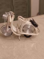 Vintage handgemaakt draadmotorfiets wit en zilver miniatuur, Ophalen of Verzenden, 1:50 of kleiner, Overige merken