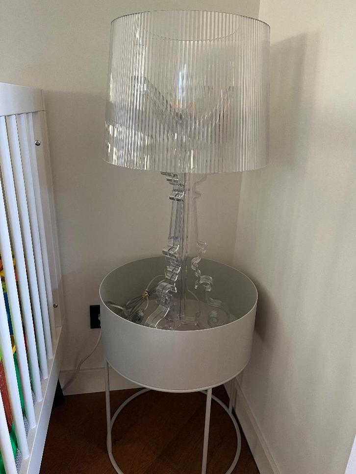 Ferm Living plantenbak rond, Huis en Inrichting, Tafels | Bijzettafels, Nieuw, Rond, 45 tot 60 cm, Minder dan 55 cm, Metaal of Aluminium