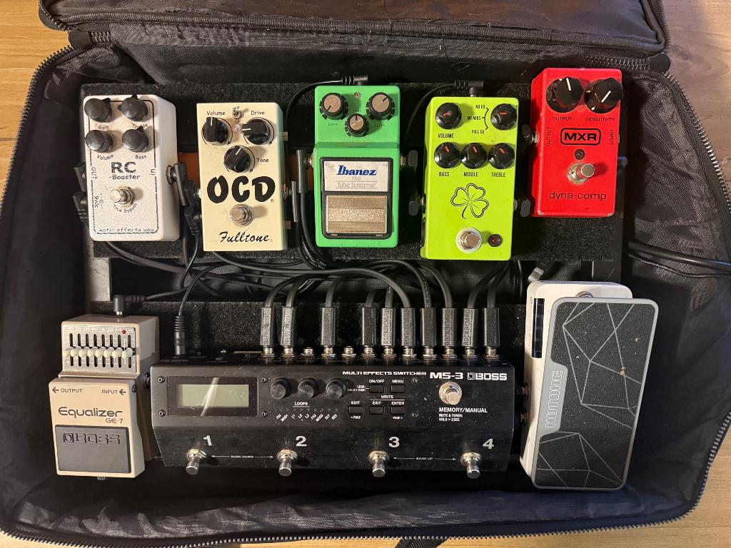 Compleet pedalboard, Muziek en Instrumenten, Effecten, Ophalen, Zo goed als nieuw, Volume