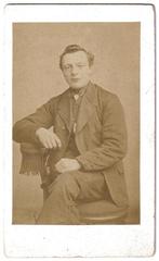 CDV dun karton - Portret Man Stoel - Foto Koorenhoff Leiden, Gebruikt, Foto, Ophalen of Verzenden, Voor 1940