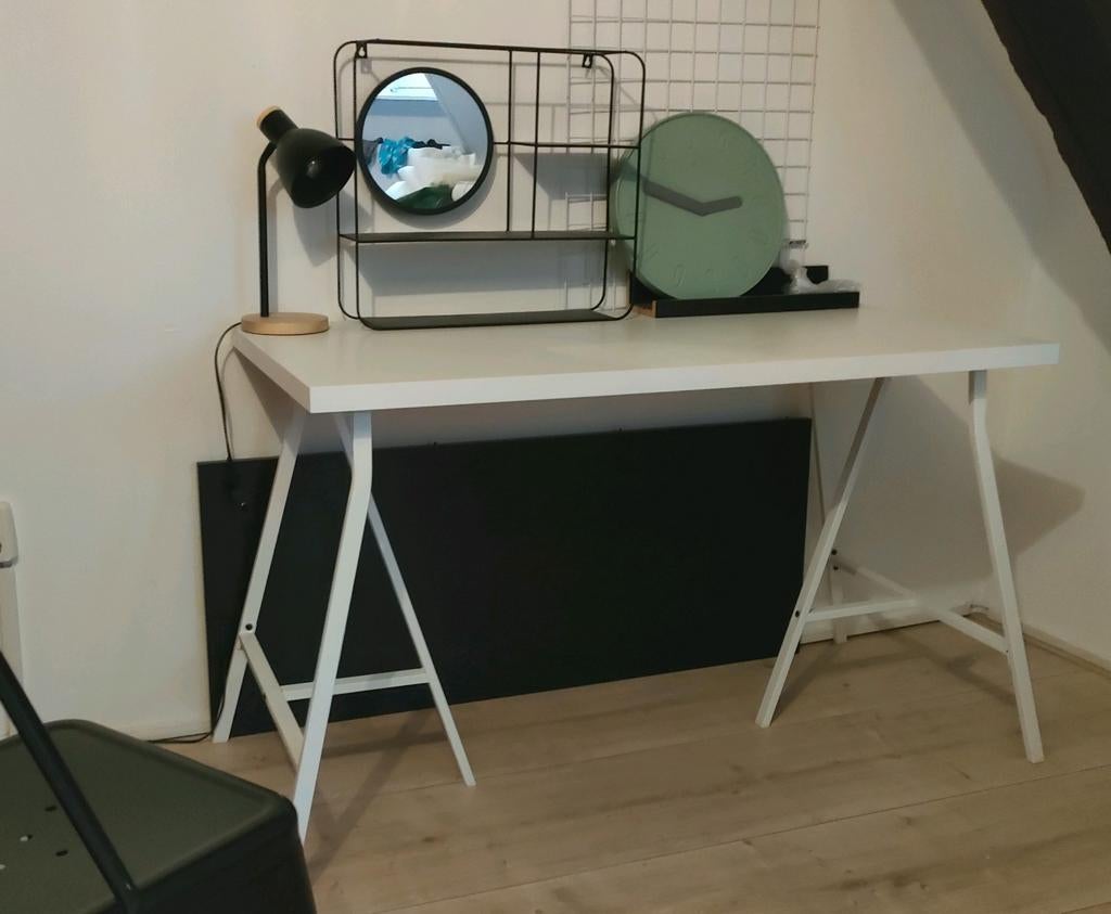 Ikea bureau blad met witte metalen schragen Lerberg, Ophalen, Zo goed als nieuw