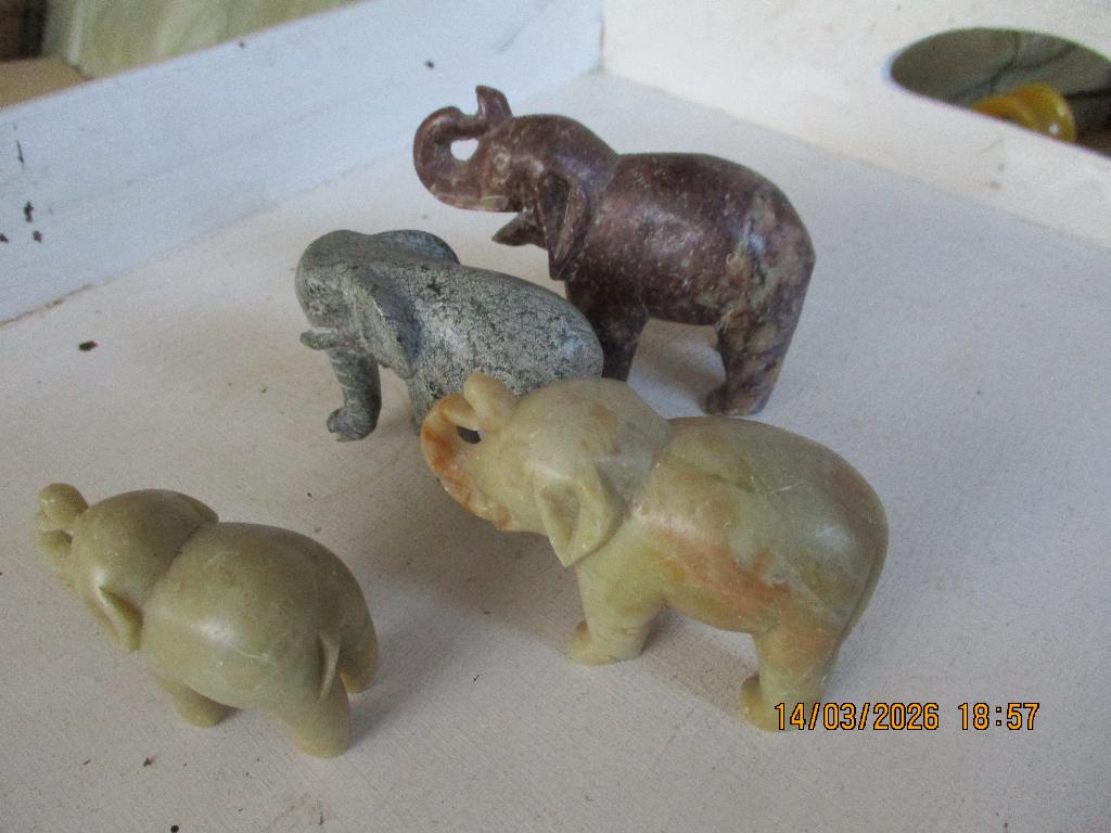 Olifant beeldjes van speksteen 4 stuks., Verzamelen, Beelden en Beeldjes, Ophalen of Verzenden, Gebruikt, Dier