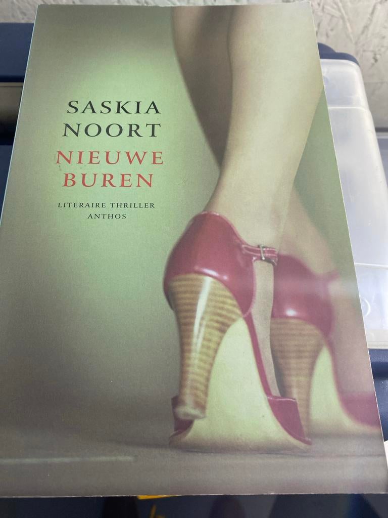 Saskia Noort - Nieuwe Buren, Boeken, Ophalen of Verzenden, Gelezen, Nederland