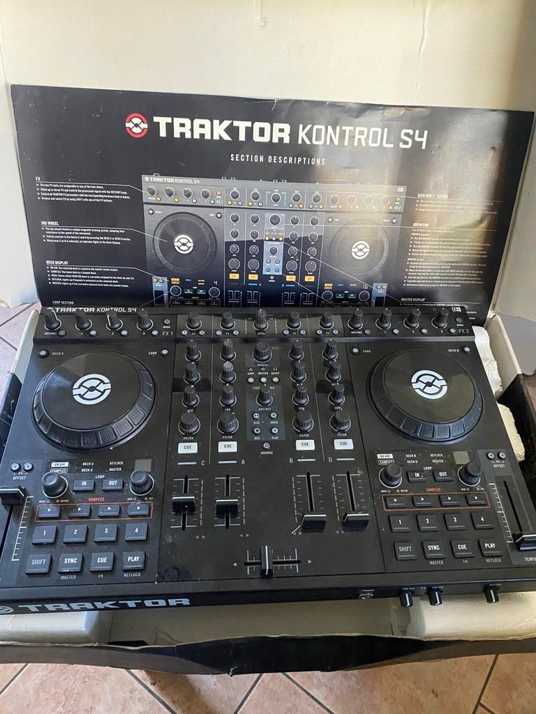 Traktor kontrol s4, Muziek en Instrumenten, Dj-sets en Draaitafels, Ophalen of Verzenden, Zo goed als nieuw, Overige merken