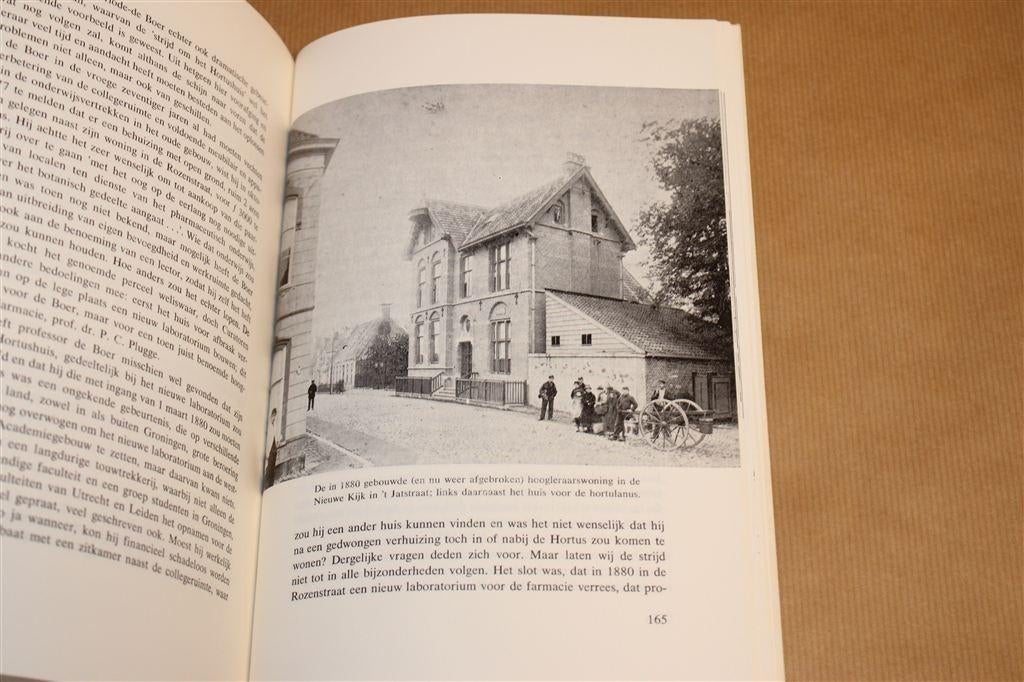 In en om een botanische tuin. Hortus Groninganus, 1626-1966., Ophalen of Verzenden, Gelezen