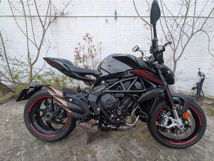Geweldige zwarte MV Agusta Brutale R 800 - 2025 - 2.785 KM, Motoren, Motoren | MV Agusta, Particulier, Naked bike, meer dan 35 kW