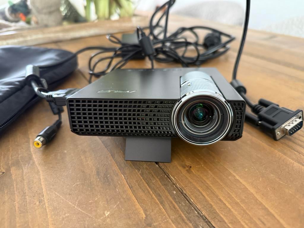 Asus P1 mini projector, Ophalen of Verzenden, Gebruikt, LED, Overige resoluties
