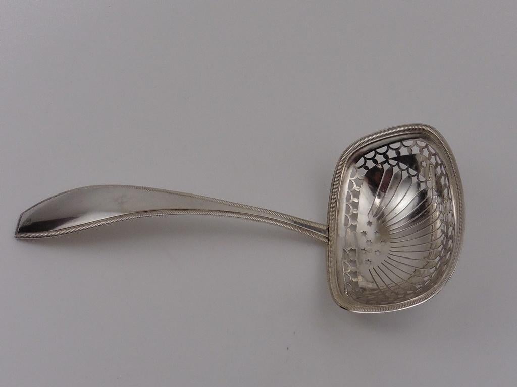 Zilveren strooilepel                                    Z214, Antiek en Kunst, Ophalen of Verzenden, Zilver