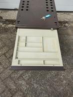 Ladenkast onder bureau met sleutels, Ophalen, Gebruikt, Metaal, Onbekend