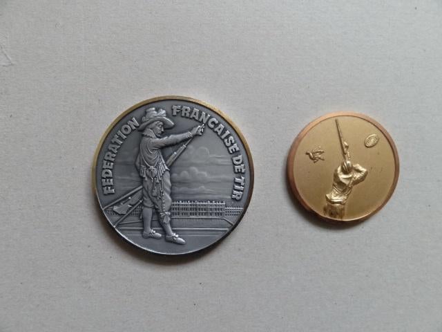 2 penningen betreffende schietsport met geweren, Postzegels en Munten, Penningen en Medailles, Overige materialen, Buitenland