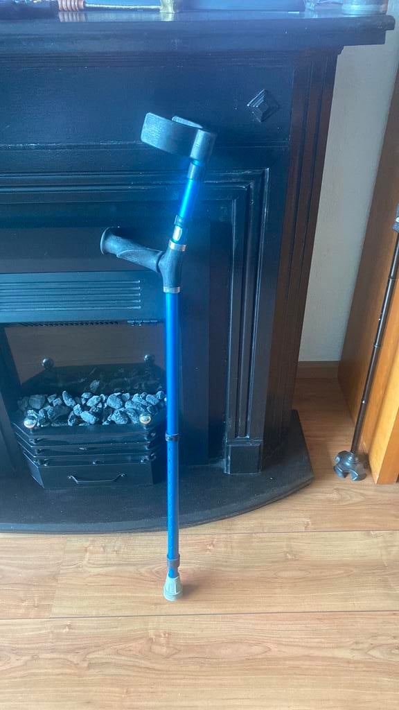 Elleboogkruk  loopkruk rechts, Diversen, Loopkrukken, Ophalen, Zo goed als nieuw