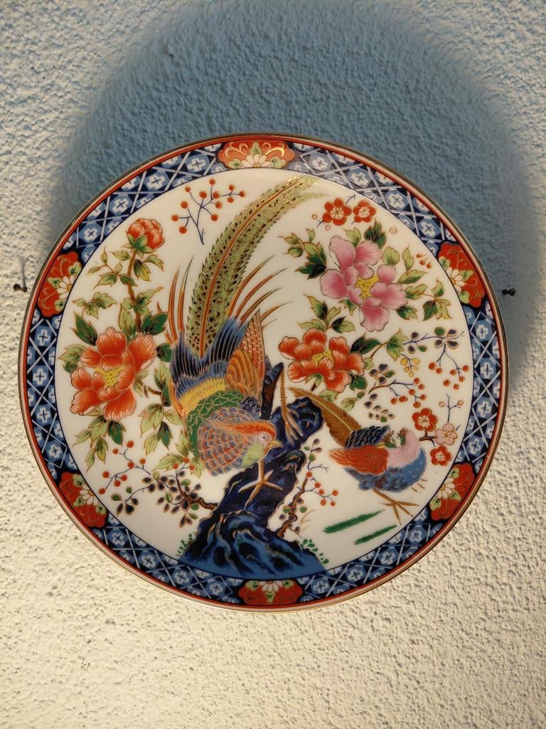 Chinees porseleinen bord met vogels en bloemen gemerkt, Antiek en Kunst, Antiek | Wandborden en Tegels, Ophalen of Verzenden