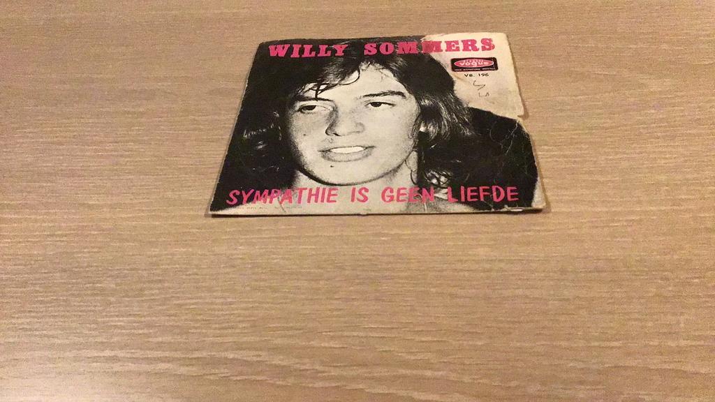 TOP-SINGLE VAN WILLY SOMMER#: SYMPATHIE IS GEEN LIEFDE, Ophalen of Verzenden, Zo goed als nieuw, Overige formaten, Levenslied of Smartlap