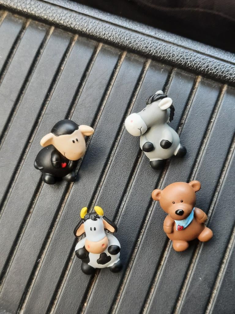 4 Nici pins, Ophalen of Verzenden