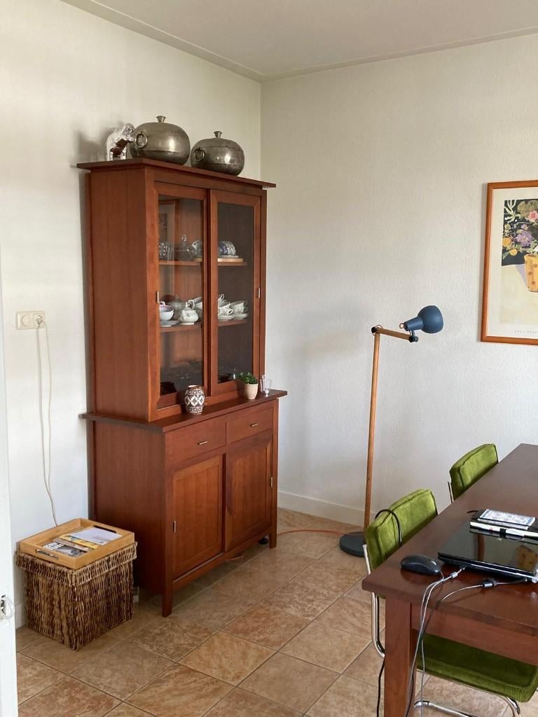 Buffet kast vitrine kast kersenhout, Ophalen, Gebruikt, Landelijk brocant maar toch ook strak, Kersenhout