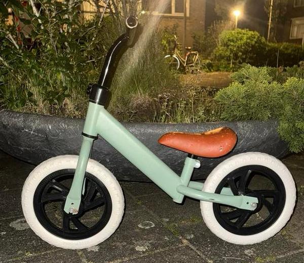 Super leuke zo goed als nieuwe kinder loopfiets, Ophalen of Verzenden, Zo goed als nieuw, Loopfiets