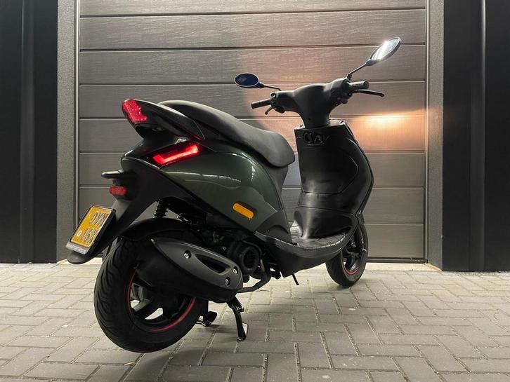 Piaggio Zip full option 2020 45km/h - Verkeert in Topstaat!, Fietsen en Brommers, Scooters | Piaggio, Gebruikt, Zip, Benzine, Ophalen