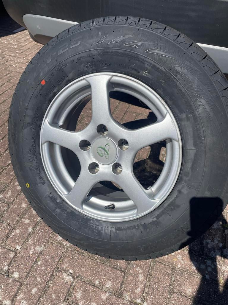 Velgen met nieuwe banden voor caravan, Ophalen, Nieuw