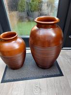 Set van 2 bruine aardewerk vazen, Overige kleuren, Aardewerk of Porselein, Ophalen of Verzenden, Zo goed als nieuw