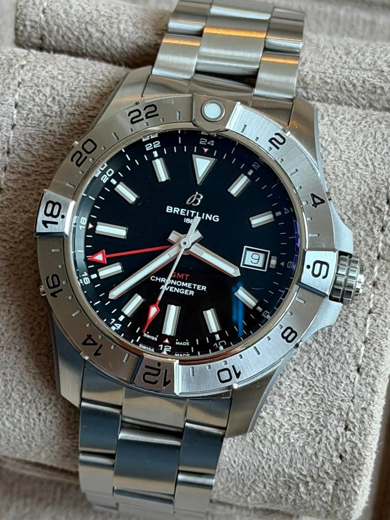 Breitling Avenger Automatic GMT 44 A32320 2024 NIEUWSTAAT, Sieraden, Tassen en Uiterlijk, Horloges | Heren, Ophalen, Staal, Staal