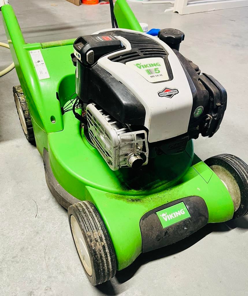 Viking grasmaaier ( zelfrijdend )., Ophalen, Zo goed als nieuw, Benzine-grasmaaier, Opvangbak