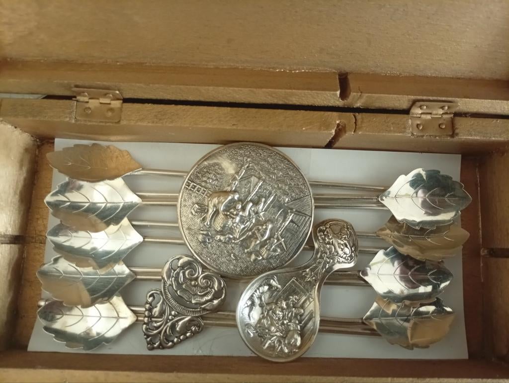 Doosje met lepels, muntjes en spiegeltje., Ophalen of Verzenden