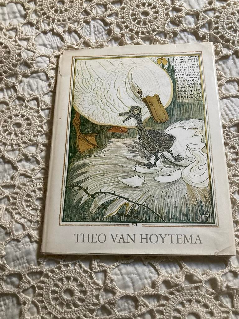 Het Lelijke Jonge Eendje - Theo van Hoytema, Ophalen of Verzenden, Gelezen
