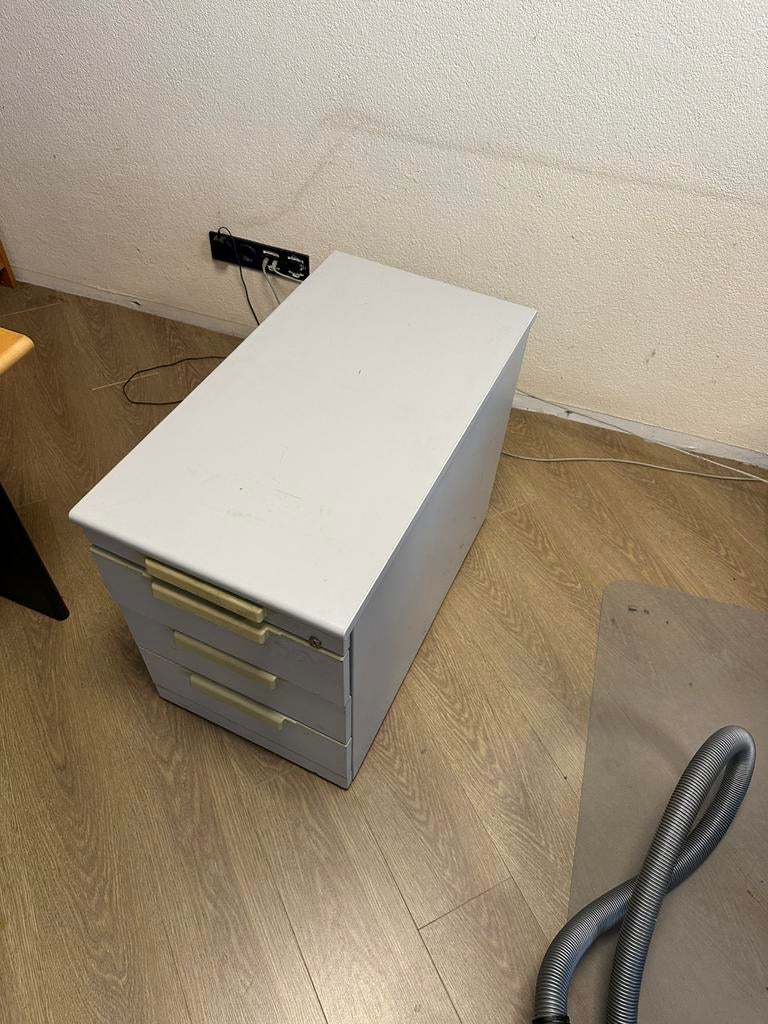 Stalen ladekast met wieltjes, Ophalen, Kast, Minder dan 50 cm, Kast