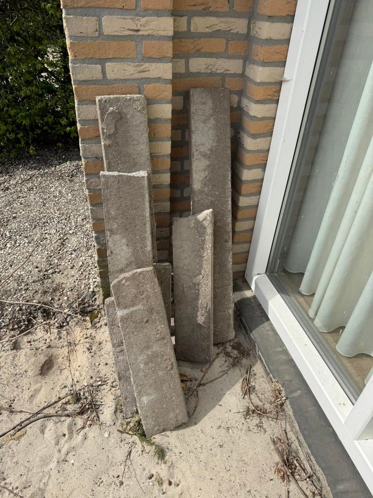 Betonbandjes, gebruikt en iets kapot. Gratis, Tuin en Terras, Tegels en Klinkers, Ophalen, Gebruikt, Beton, Overige typen