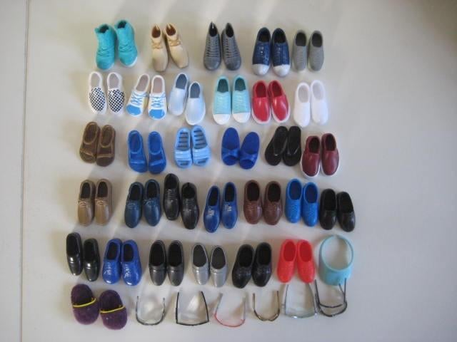 Ken/Barbie schoenen 30 stuks+ kleding Vintage jaren '70, Ophalen of Verzenden, Zo goed als nieuw, Babypop