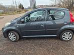 Peugeot 107 1.0 1e eigenaar in prima staat!, Auto's, Peugeot, Metallic lak, Stof, Handgeschakeld, Vierwielaandrijving