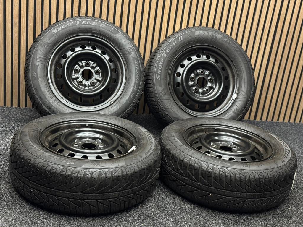 WINTER! 15 inch Toyota Avensis Verso 5x114,3 ET45 205/65/15, Auto-onderdelen, Banden en Velgen, Ophalen, 15 inch, ., Banden en Velgen