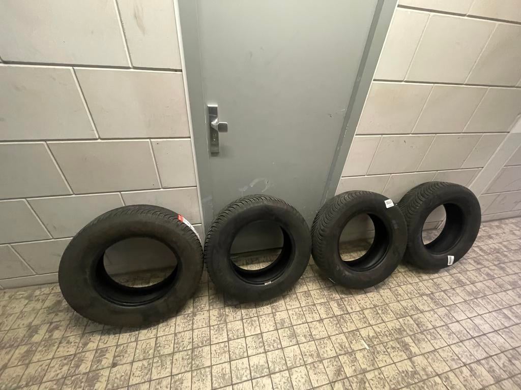 4 Banden Mitsubishi outlander 2014, Ophalen, Zo goed als nieuw