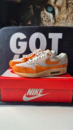 Nike Air Max 1 "Master Magma Orange" maat 43, Kleding | Heren, Schoenen, Ophalen of Verzenden, Nieuw, Overige kleuren