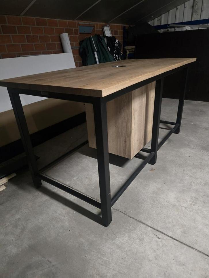 Grote robuust houten industriële bartafel, Huis en Inrichting, Barren, Zo goed als nieuw, Ophalen