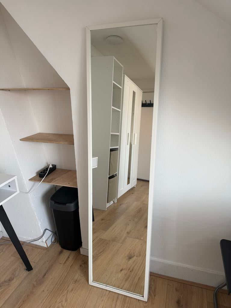 Witte spiegel 161x40 staand of hangend, Huis en Inrichting, Woonaccessoires | Spiegels, Ophalen, Gebruikt, Ikea, Ikea