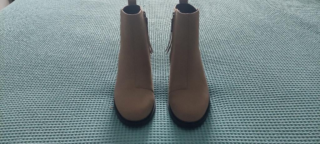 Toms dames enkellaarzen, Kleding | Dames, Schoenen, Ophalen, Beige, Lage of Enkellaarzen, Zo goed als nieuw