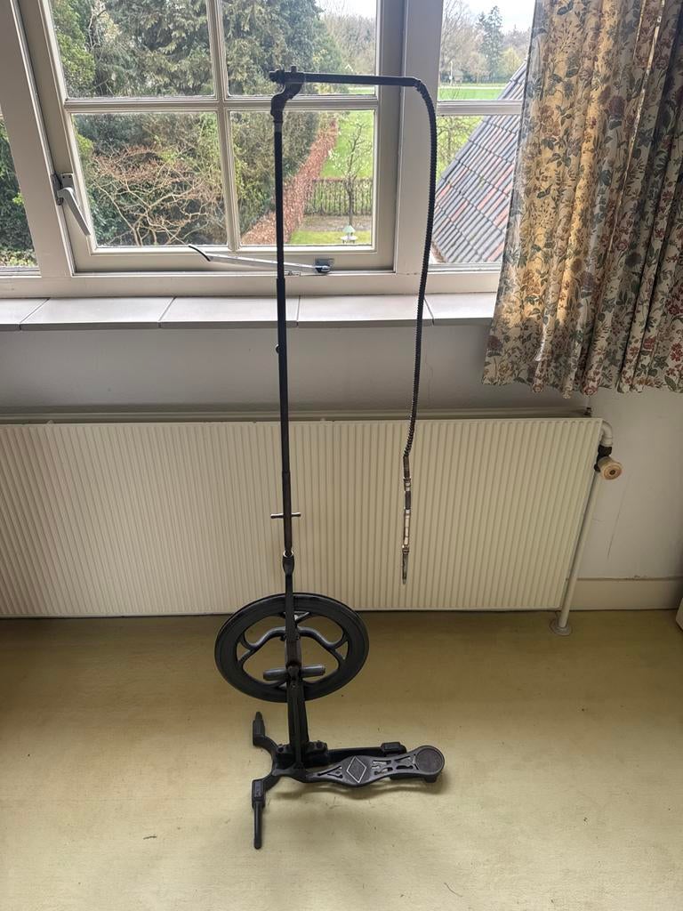 Antieke trapboor met pedaal, Ophalen