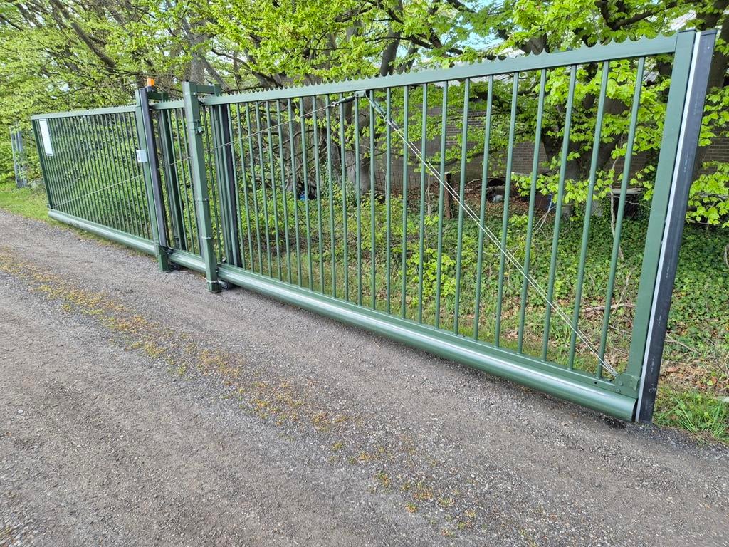 vrijdr.elek.schuifpoort,8 mtr doorgang,2 mtr hoog groen, Ophalen, Gebruikt, Schuifpoort, 200 cm of meer