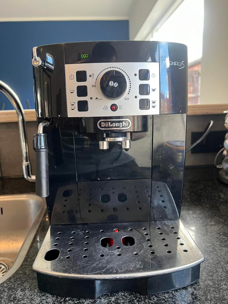 Delonghi magnifica S koffiemachine, Ophalen, Zo goed als nieuw, Koffiemachine