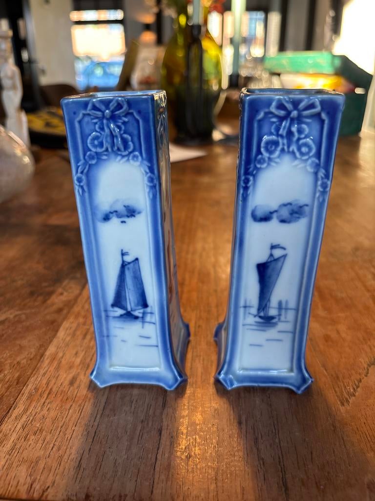 Antieke Delfts Blauw Vaasjes met Zeilboot Decoratie, Antiek en Kunst, Ophalen of Verzenden